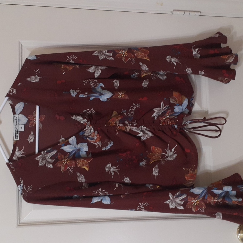 🌻5 for $20 v neck floral blouse